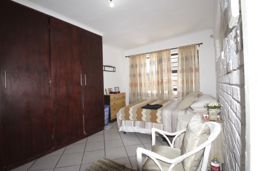 6 Bedroom Property for Sale in Wavecrest Eastern Cape